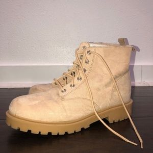 Combat boots with fuzzy interior